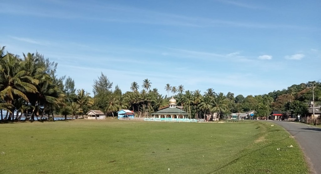 LAPANGAN BOLA KAKI DESA NIABOS
